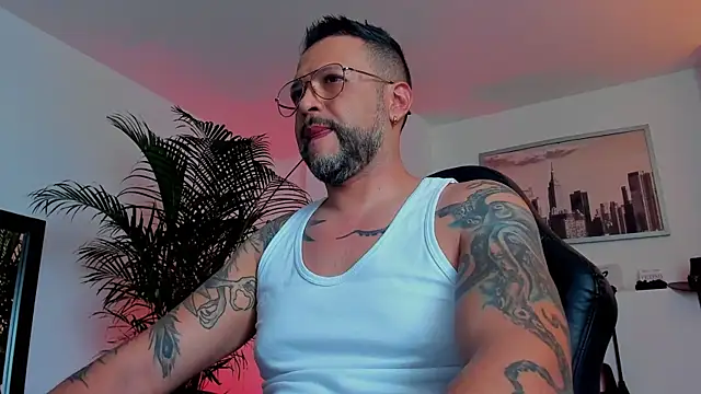 MrFrank tattoo online show from December 2, 6:52 pm