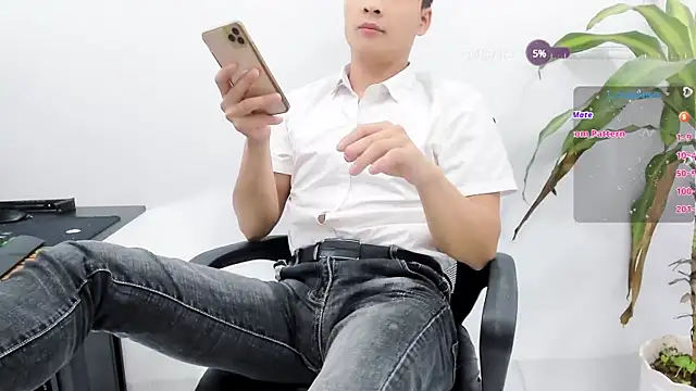 Snapshot of Naughty--asian chatting on January 16, 3:35 pm Naughty--asian online show from January 16, 3:35 pm