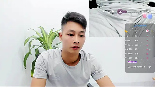 Snapshot of Naughty--asian chatting on December 24, 3:37 pm Naughty--asian online show from December 24, 3:37 pm