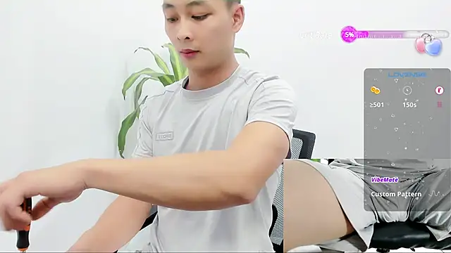 Snapshot of Naughty--asian chatting on January 2, 3:19 pm Naughty--asian online show from January 2, 3:19 pm