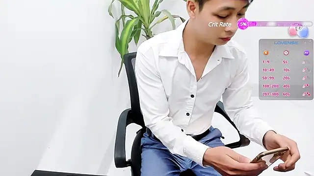 Snapshot of Naughty--asian chatting on January 20, 5:37 am Naughty--asian online show from January 20, 5:37 am