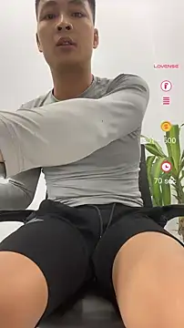Snapshot of Naughty--asian chatting on December 31, 5:22 am Naughty--asian online show from December 31, 5:22 am