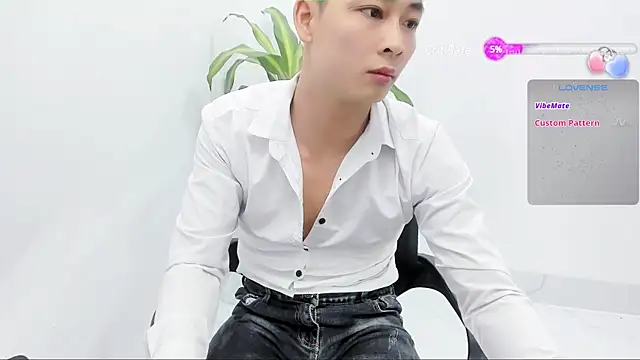 Snapshot of Naughty--asian chatting on January 9, 2:51 pm Naughty--asian online show from January 9, 2:51 pm