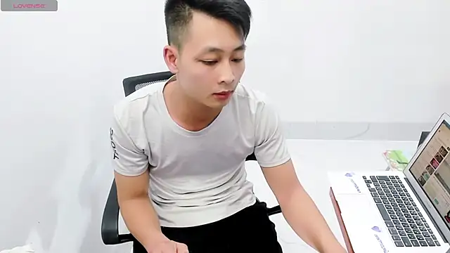 Snapshot of Naughty--asian chatting on February 20, 2:13 pm Naughty--asian online show from February 20, 2:13 pm