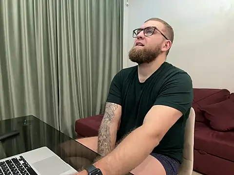 Snapshot of Bear_bear_ chatting on March 5, 10:33 pm Bear bear online show from March 5, 10:33 pm
