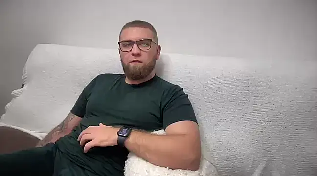 Snapshot of Bear_bear_ chatting on December 16, 8:37 pm Bear bear online show from December 16, 8:37 pm