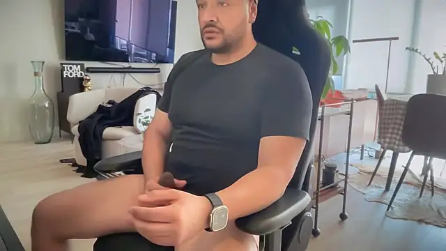 HungandThickLatin online show from December 9, 9:22 pm