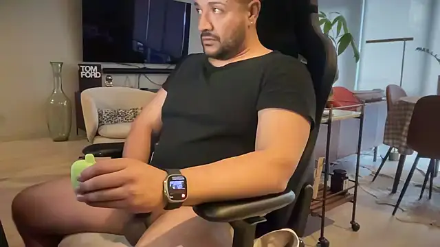 HungandThickLatin online show from December 12, 12:16 am
