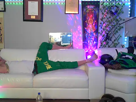 OSIRlS online show from October 18, 8:03 pm