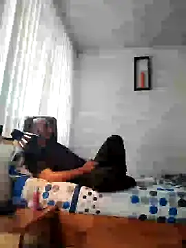 Snapshot of KenllyH chatting on January 9, 6:57 pm KenllyH online show from January 9, 6:57 pm