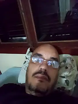 RobertoBuzios22 online show from November 4, 1:45 pm