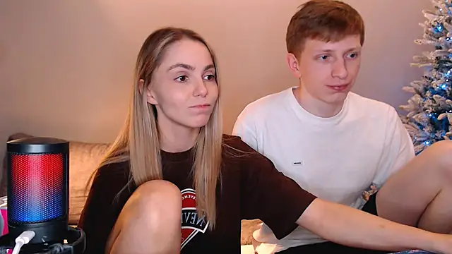 juliaanddima online show from December 19, 12:40 am