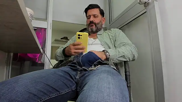 Maxi TheBigDaddy online show from March 27, 2:38 am