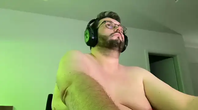 bignaughtyben online show from January 26, 4:51 am