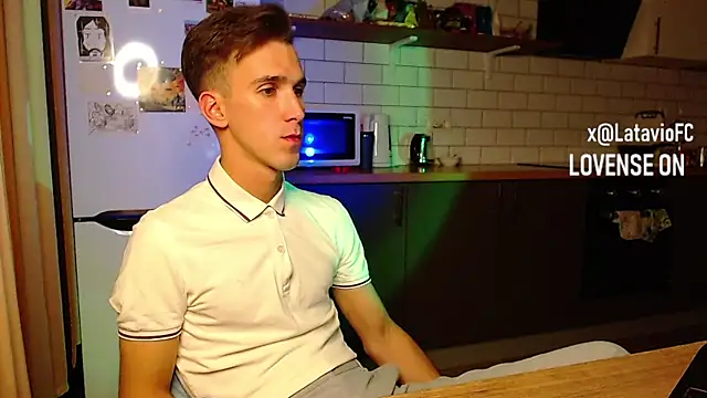 Snapshot of Midnighter_ chatting on September 18, 1:51 am Midnighter  online show from September 18, 1:51 am