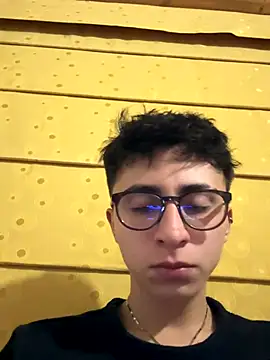 Snapshot of CamiRojas_boy chatting on October 5, 4:16 am CamiRojas boy online show from October 5, 4:16 am