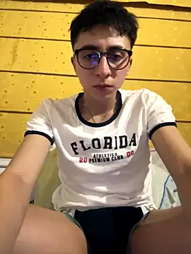 Snapshot of CamiRojas_boy chatting on October 2, 3:21 am CamiRojas boy online show from October 2, 3:21 am