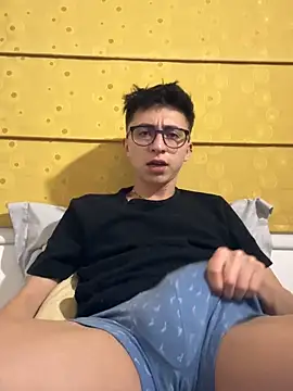 Snapshot of CamiRojas_boy chatting on September 30, 4:18 am CamiRojas boy online show from September 30, 4:18 am