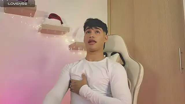 Snapshot of Jimmy_Leeh_ chatting on December 23, 11:49 pm Jimmy Leeh online show from December 23, 11:49 pm