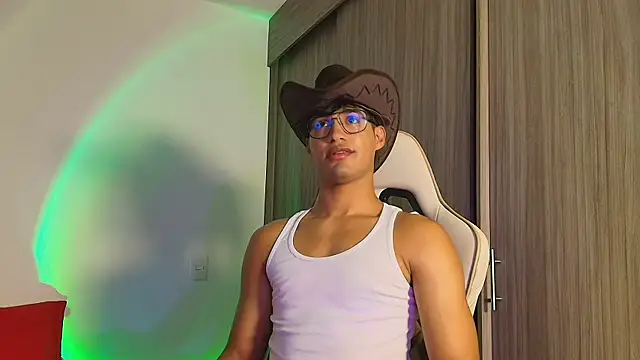 Jimmy Leeh  online show from October 11, 11:31 pm