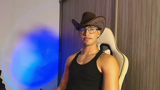 Jimmy Leeh  online show from October 18, 11:09 pm