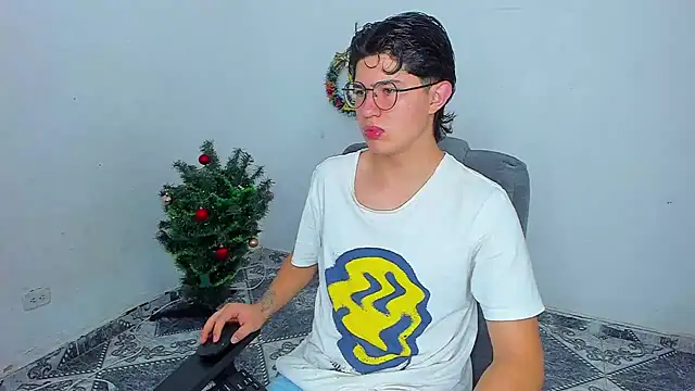 Snapshot of patrik_027 chatting on December 18, 1:34 pm patrik 027 online show from December 18, 1:34 pm