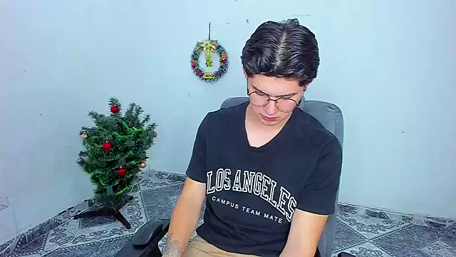 Snapshot of patrik_027 chatting on December 20, 11:47 pm patrik 027 online show from December 20, 11:47 pm