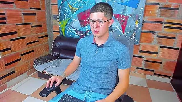 Snapshot of patrik_027 chatting on March 3, 7:45 pm patrik 027 online show from March 3, 7:45 pm