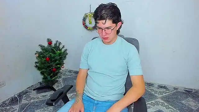 Snapshot of patrik_027 chatting on December 23, 1:13 pm patrik 027 online show from December 23, 1:13 pm