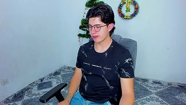 Snapshot of patrik_027 chatting on December 4, 9:02 pm patrik 027 online show from December 4, 9:02 pm
