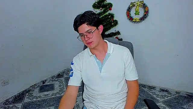 Snapshot of patrik_027 chatting on December 5, 10:45 pm patrik 027 online show from December 5, 10:45 pm