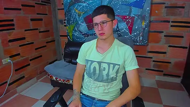 Snapshot of patrik_027 chatting on March 21, 9:45 pm patrik 027 online show from March 21, 9:45 pm