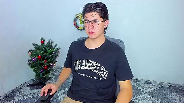 Snapshot of patrik_027 chatting on December 20, 12:49 pm patrik 027 online show from December 20, 12:49 pm