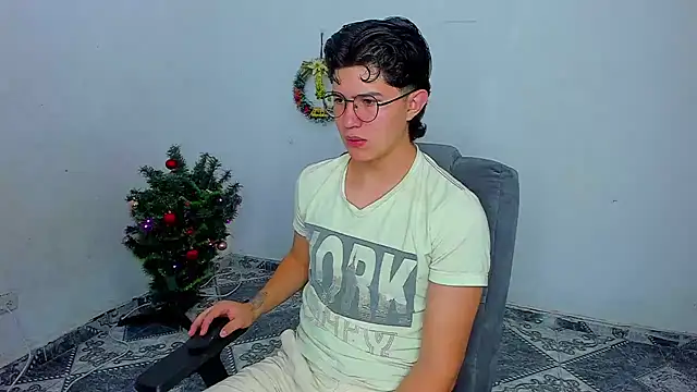 Snapshot of patrik_027 chatting on December 12, 1:39 pm patrik 027 online show from December 12, 1:39 pm