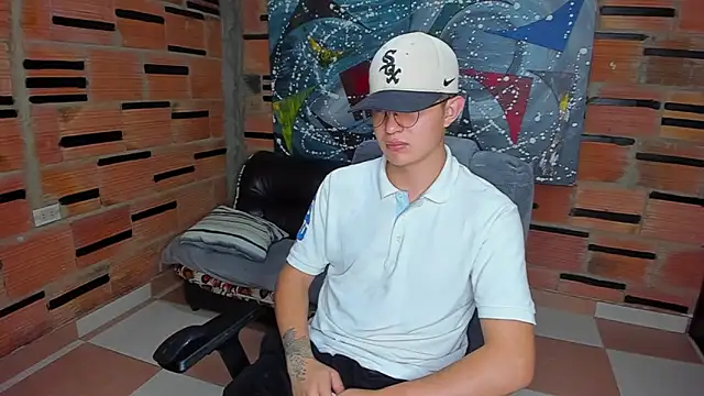 Snapshot of patrik_027 chatting on February 11, 11:33 pm patrik 027 online show from February 11, 11:33 pm
