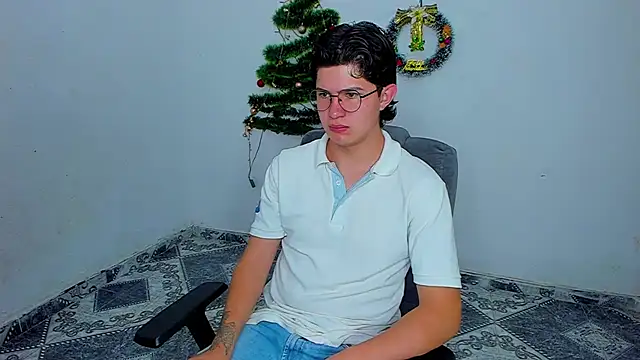 Snapshot of patrik_027 chatting on December 5, 12:44 pm patrik 027 online show from December 5, 12:44 pm