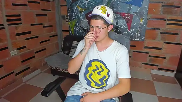 Snapshot of patrik_027 chatting on February 18, 1:10 am patrik 027 online show from February 18, 1:10 am
