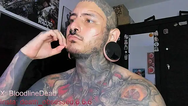 Snapshot of DEATHINK666XX chatting on March 19, 8:32 pm DEATHINK666XX online show from March 19, 8:32 pm