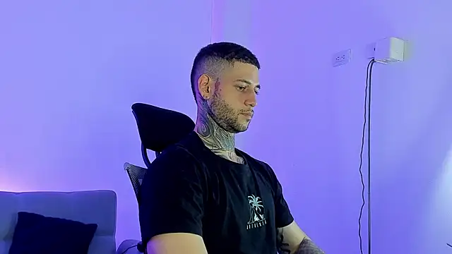  jamesleandros1 online show from June 25, 11:41 pm