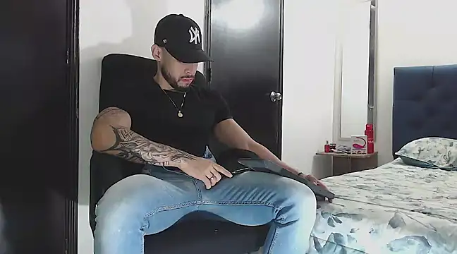 danielconor 26 online show from December 27, 2:12 pm