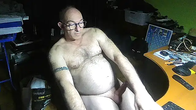 Snapshot of chrichri38@xh chatting on February 27, 10:09 pm chrichri38xh online show from February 27, 10:09 pm