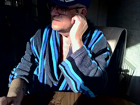 Snapshot of daddyflash chatting on March 20, 8:42 am daddyflash online show from March 20, 8:42 am