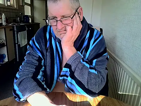 Snapshot of daddyflash chatting on March 19, 9:28 am daddyflash online show from March 19, 9:28 am