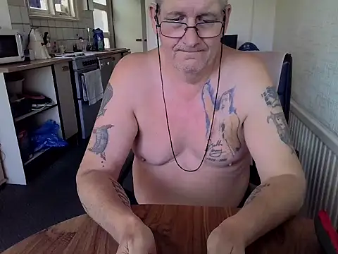 Snapshot of daddyflash chatting on September 22, 10:48 am daddyflash online show from September 22, 10:48 am