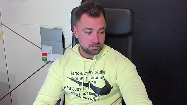 Snapshot of DuncanStone chatting on February 5, 4:59 am DuncanStone online show from February 5, 4:59 am