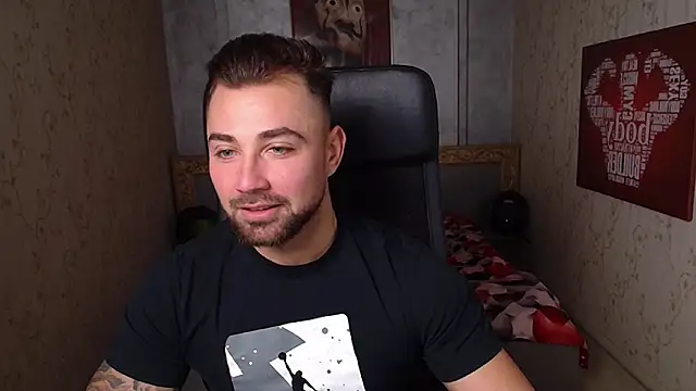 Snapshot of DuncanStone chatting on December 6, 1:44 pm DuncanStone online show from December 6, 1:44 pm