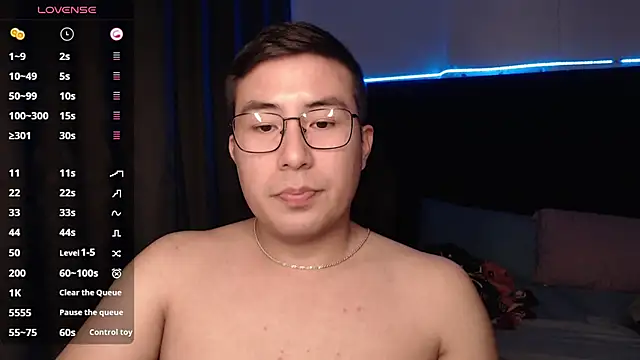 andrewmhilton  online show from October 19, 5:34 am