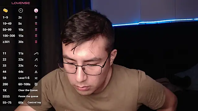 andrewmhilton  online show from October 14, 6:31 am