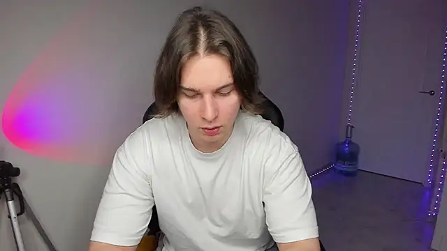 Snapshot of Vincent_Strong chatting on December 28, 1:29 pm Vincent Strong online show from December 28, 1:29 pm