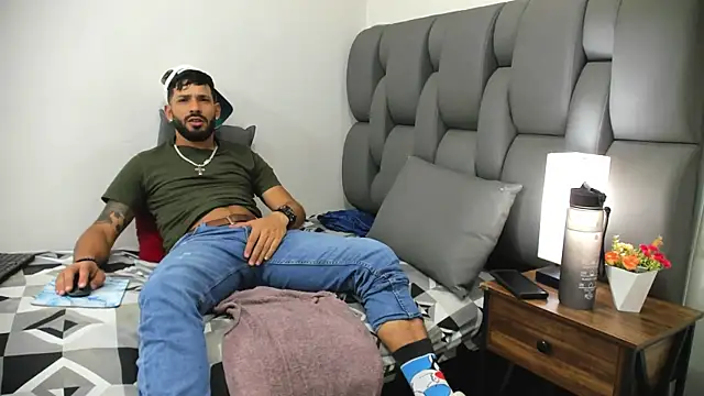 Thiagogomez online show from March 19, 7:28 pm